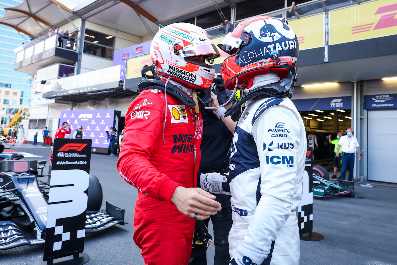 GP AZERBAIJAN, (L to R): Charles Leclerc (MON) Ferrari congratulates Pierre Gasly (FRA) AlphaTauri on his third place in parc ferme.
06.06.2021. Formula 1 World Championship, Rd 6, Azerbaijan Grand Prix, Baku Street Circuit, Azerbaijan, Gara Day.
- www.xpbimages.com, EMail: requests@xpbimages.com © Copyright: FIA Pool Image for Editorial Use Only
