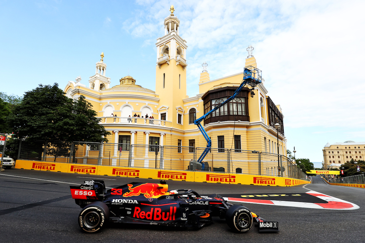 GP AZERBAIJAN, Max Verstappen (NLD) Red Bull Racing RB16B.
06.06.2021. Formula 1 World Championship, Rd 6, Azerbaijan Grand Prix, Baku Street Circuit, Azerbaijan, Gara Day.
- www.xpbimages.com, EMail: requests@xpbimages.com © Copyright: Moy / XPB Images