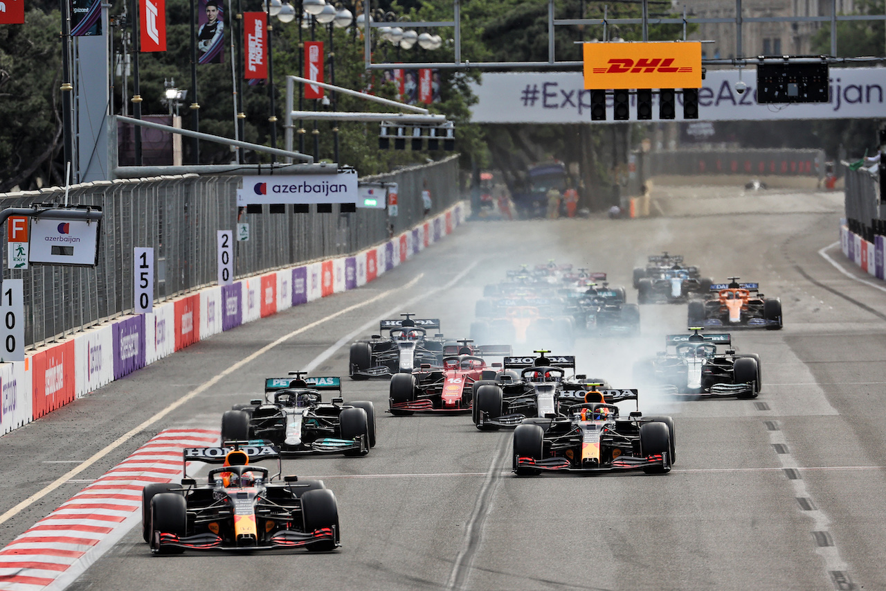 GP AZERBAIJAN, Max Verstappen (NLD) Red Bull Racing RB16B.
06.06.2021. Formula 1 World Championship, Rd 6, Azerbaijan Grand Prix, Baku Street Circuit, Azerbaijan, Gara Day.
- www.xpbimages.com, EMail: requests@xpbimages.com © Copyright: Batchelor / XPB Images