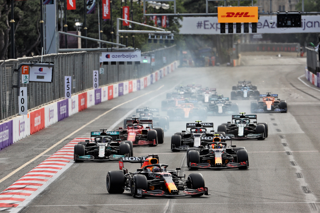 GP AZERBAIJAN, Max Verstappen (NLD) Red Bull Racing RB16B.
06.06.2021. Formula 1 World Championship, Rd 6, Azerbaijan Grand Prix, Baku Street Circuit, Azerbaijan, Gara Day.
- www.xpbimages.com, EMail: requests@xpbimages.com © Copyright: Batchelor / XPB Images