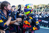 GP AZERBAIJAN, Gara winner Sergio Perez (MEX) Red Bull Racing celebrates with the team in parc ferme.
06.06.2021. Formula 1 World Championship, Rd 6, Azerbaijan Grand Prix, Baku Street Circuit, Azerbaijan, Gara Day.
- www.xpbimages.com, EMail: requests@xpbimages.com © Copyright: FIA Pool Image for Editorial Use Only