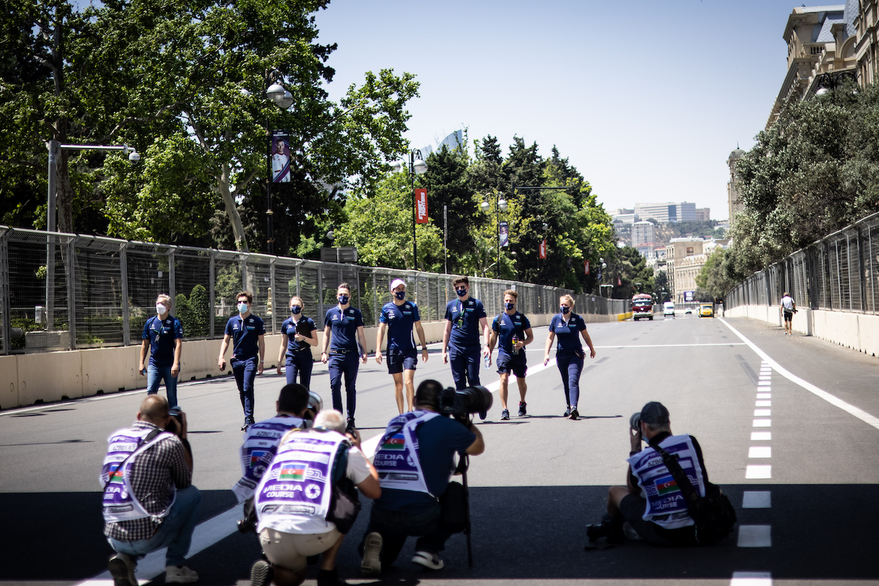 GP AZERBAIJAN, Nicholas Latifi (CDN) Williams Racing walks the circuit with the team.
03.06.2021. Formula 1 World Championship, Rd 6, Azerbaijan Grand Prix, Baku Street Circuit, Azerbaijan, Preparation Day.
- www.xpbimages.com, EMail: requests@xpbimages.com © Copyright: Bearne / XPB Images