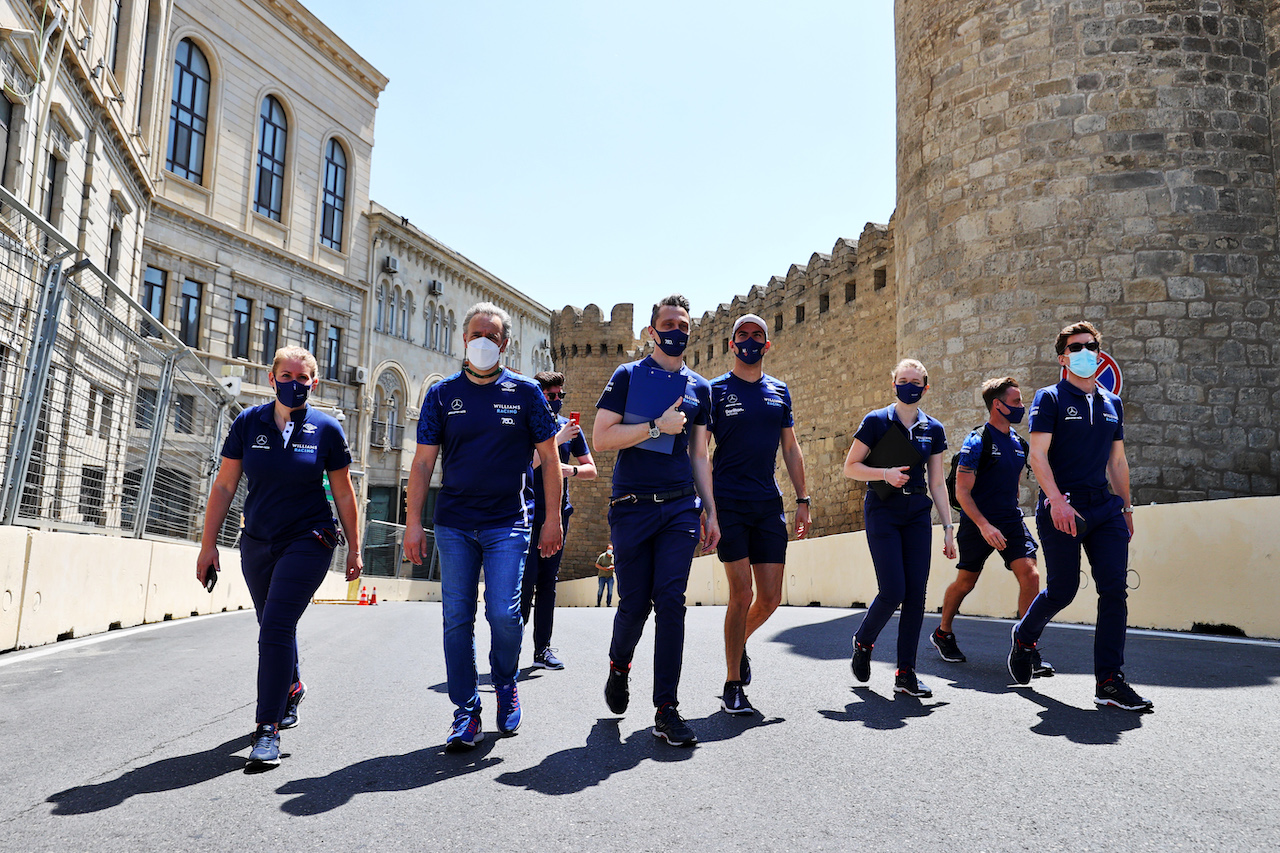 GP AZERBAIJAN, Nicholas Latifi (CDN) Williams Racing walks the circuit with the team.
03.06.2021. Formula 1 World Championship, Rd 6, Azerbaijan Grand Prix, Baku Street Circuit, Azerbaijan, Preparation Day.
- www.xpbimages.com, EMail: requests@xpbimages.com © Copyright: Moy / XPB Images