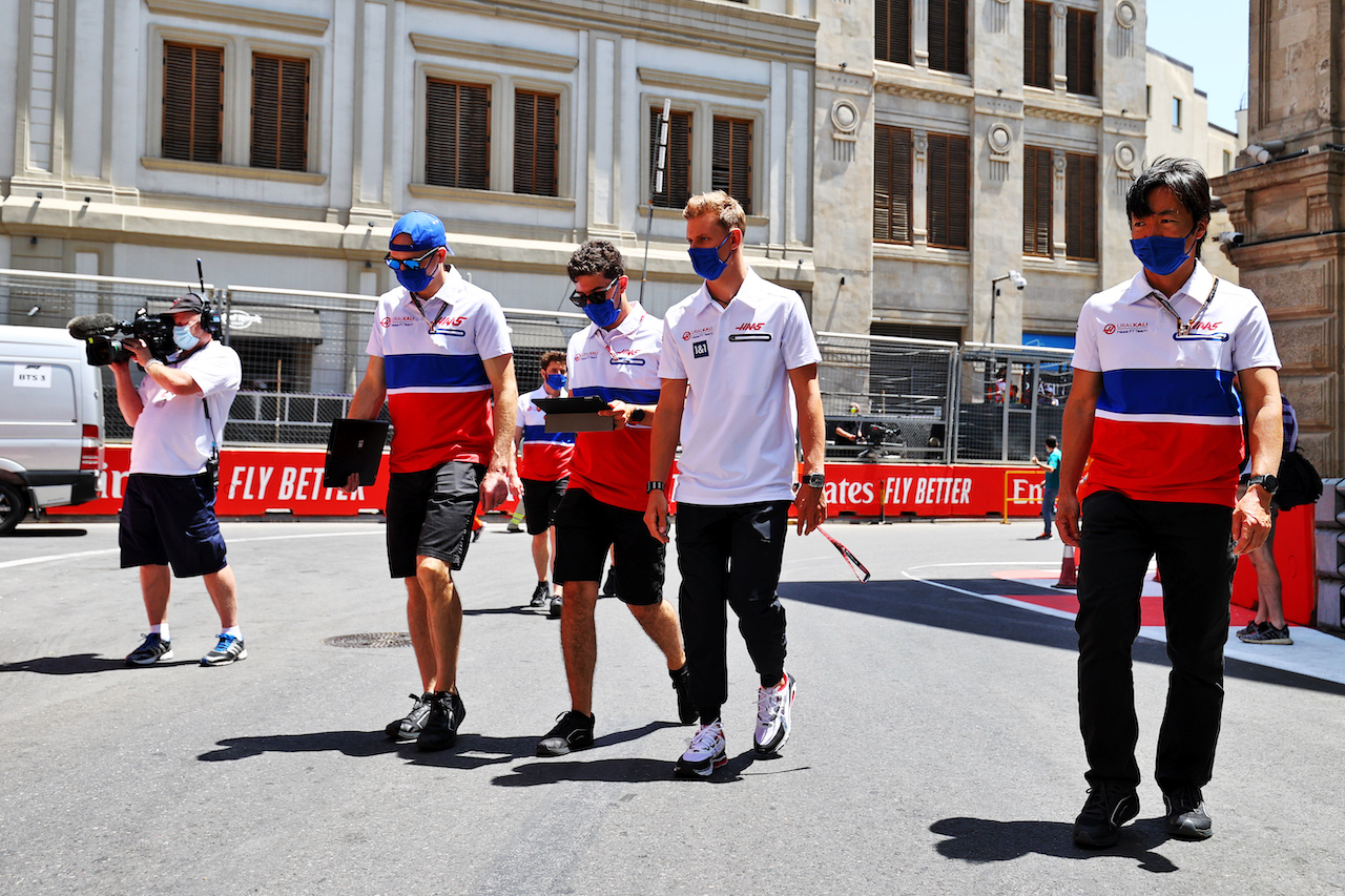 GP AZERBAIJAN, Mick Schumacher (GER) Haas F1 Team walks the circuit with the team.
03.06.2021. Formula 1 World Championship, Rd 6, Azerbaijan Grand Prix, Baku Street Circuit, Azerbaijan, Preparation Day.
- www.xpbimages.com, EMail: requests@xpbimages.com © Copyright: Moy / XPB Images