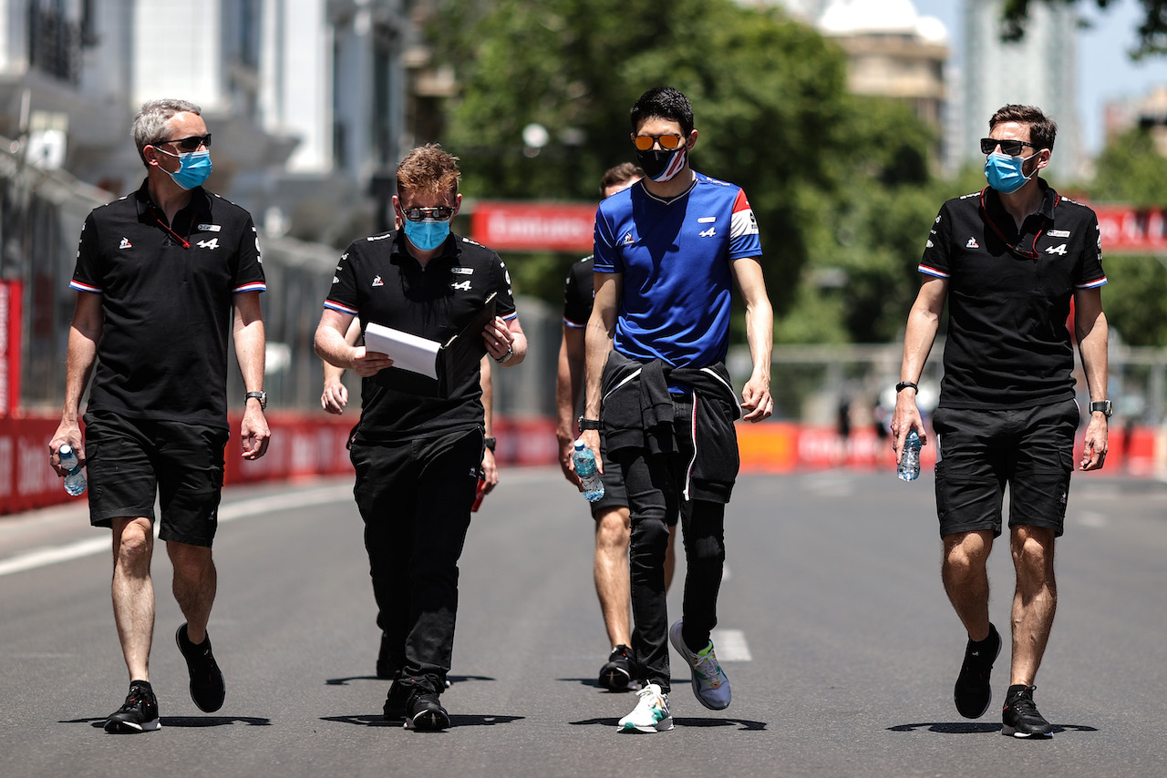 GP AZERBAIJAN, Esteban Ocon (FRA) Alpine F1 Team walks the circuit with the team.
03.06.2021. Formula 1 World Championship, Rd 6, Azerbaijan Grand Prix, Baku Street Circuit, Azerbaijan, Preparation Day.
- www.xpbimages.com, EMail: requests@xpbimages.com © Copyright: Charniaux / XPB Images