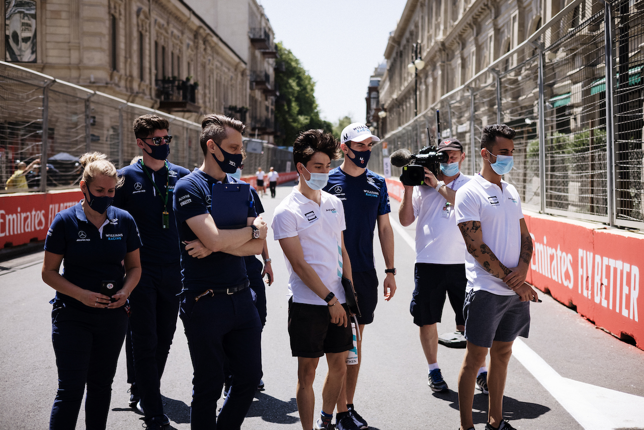 GP AZERBAIJAN, Nicholas Latifi (CDN) Williams Racing e Jack Aitken (GBR) HWA RACELAB / Williams Racing Reserve Driver walk the circuit.
03.06.2021. Formula 1 World Championship, Rd 6, Azerbaijan Grand Prix, Baku Street Circuit, Azerbaijan, Preparation Day.
- www.xpbimages.com, EMail: requests@xpbimages.com © Copyright: Bearne / XPB Images