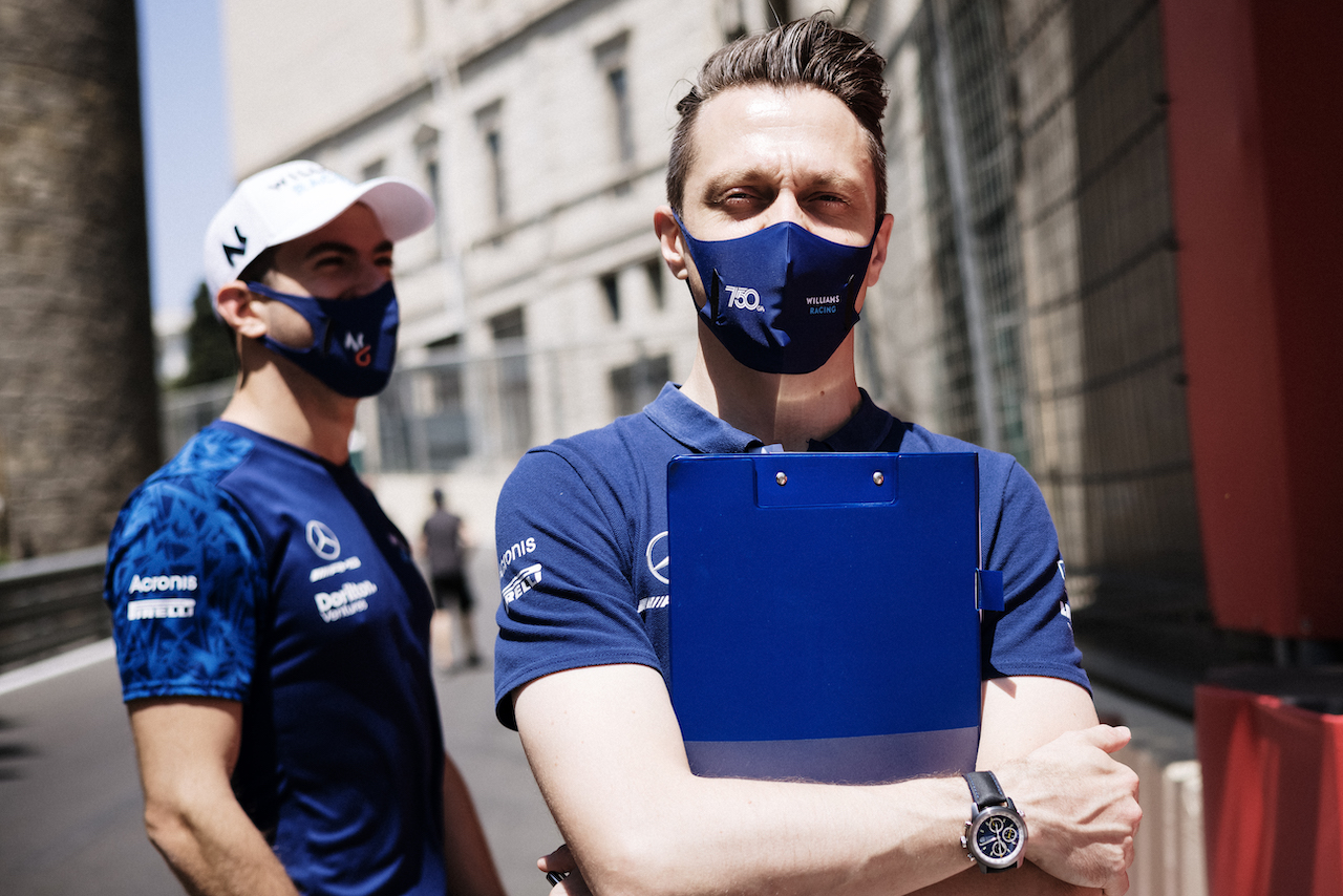 GP AZERBAIJAN, Gaetan Jego, Williams Racing Gara Engineer walks the circuit with Nicholas Latifi (CDN) Williams Racing.
03.06.2021. Formula 1 World Championship, Rd 6, Azerbaijan Grand Prix, Baku Street Circuit, Azerbaijan, Preparation Day.
- www.xpbimages.com, EMail: requests@xpbimages.com © Copyright: Bearne / XPB Images