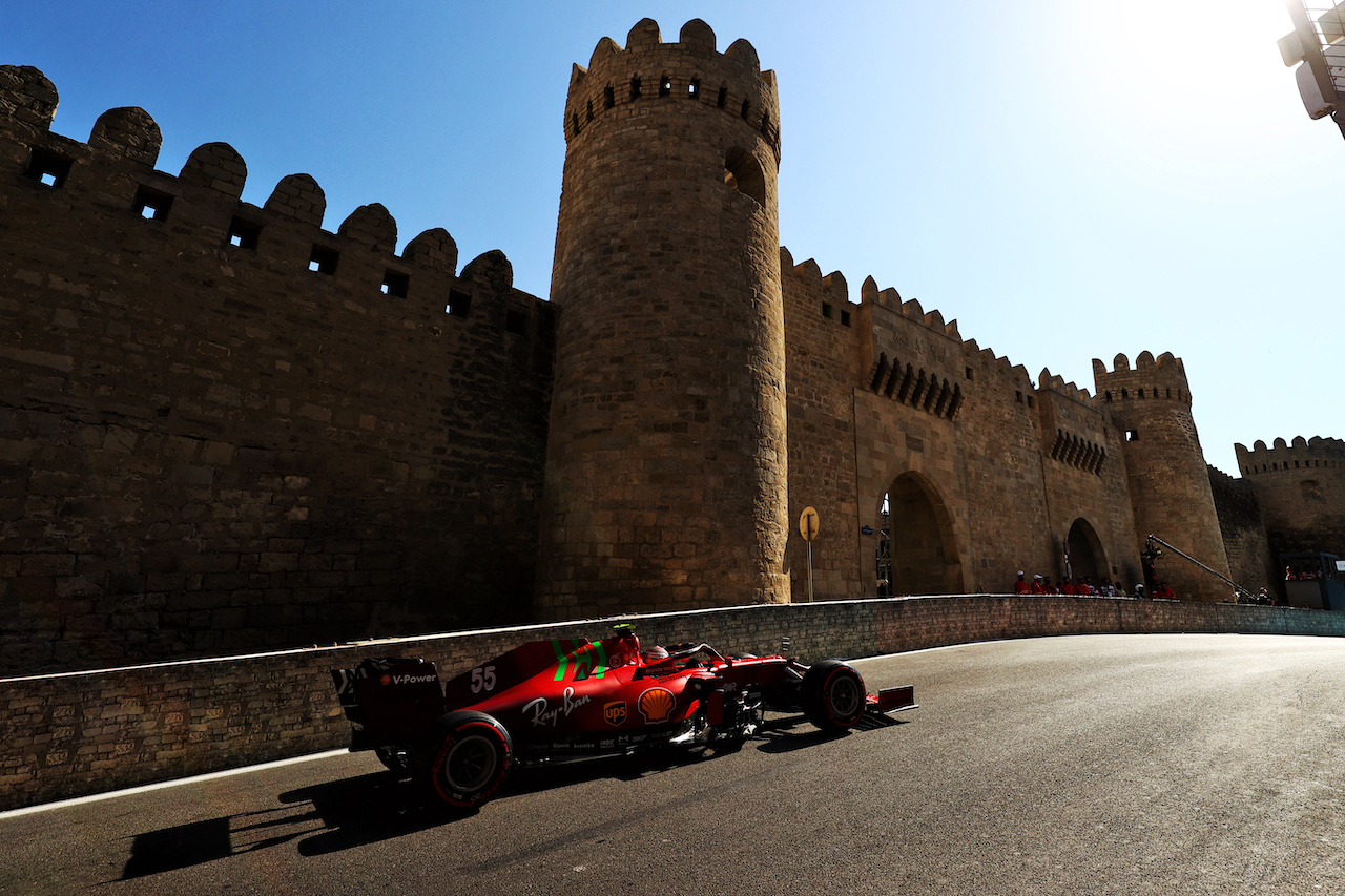 GP AZERBAIJAN, Carlos Sainz Jr (ESP) Ferrari SF-21.
05.06.2021. Formula 1 World Championship, Rd 6, Azerbaijan Grand Prix, Baku Street Circuit, Azerbaijan, Qualifiche Day.
- www.xpbimages.com, EMail: requests@xpbimages.com © Copyright: Moy / XPB Images