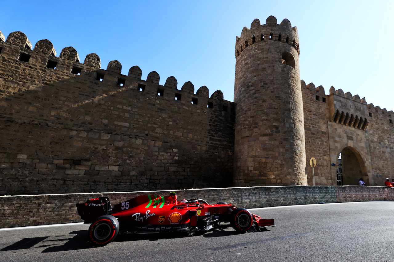 GP AZERBAIJAN, Carlos Sainz Jr (ESP) Ferrari SF-21.
05.06.2021. Formula 1 World Championship, Rd 6, Azerbaijan Grand Prix, Baku Street Circuit, Azerbaijan, Qualifiche Day.
- www.xpbimages.com, EMail: requests@xpbimages.com © Copyright: Moy / XPB Images