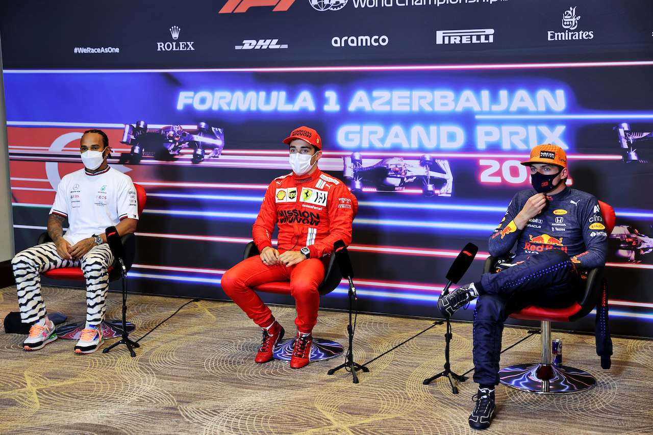 GP AZERBAIJAN, (L to R): Lewis Hamilton (GBR) Mercedes AMG F1; Charles Leclerc (MON) Ferrari; Max Verstappen (NLD) Red Bull Racing, in the post qualifying FIA Press Conference.
05.06.2021. Formula 1 World Championship, Rd 6, Azerbaijan Grand Prix, Baku Street Circuit, Azerbaijan, Qualifiche Day.
- www.xpbimages.com, EMail: requests@xpbimages.com © Copyright: Batchelor / XPB Images
