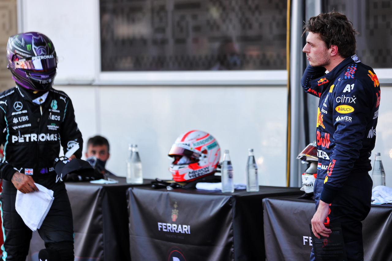 GP AZERBAIJAN, Max Verstappen (NLD) Red Bull Racing (Right) e Lewis Hamilton (GBR) Mercedes AMG F1 (Left) in qualifying parc ferme.
05.06.2021. Formula 1 World Championship, Rd 6, Azerbaijan Grand Prix, Baku Street Circuit, Azerbaijan, Qualifiche Day.
- www.xpbimages.com, EMail: requests@xpbimages.com © Copyright: Batchelor / XPB Images