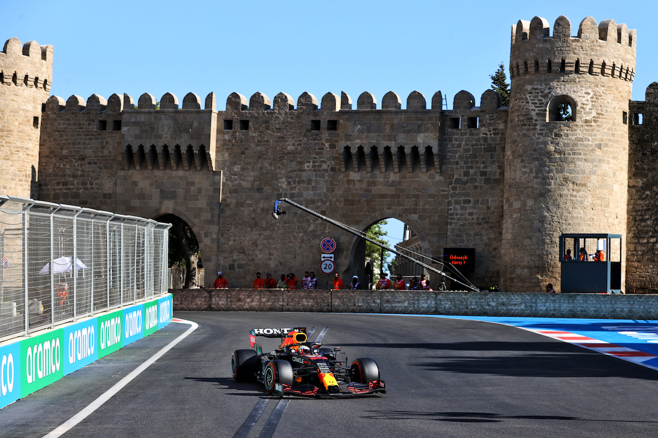 GP AZERBAIJAN, Max Verstappen (NLD) Red Bull Racing RB16B.
05.06.2021. Formula 1 World Championship, Rd 6, Azerbaijan Grand Prix, Baku Street Circuit, Azerbaijan, Qualifiche Day.
- www.xpbimages.com, EMail: requests@xpbimages.com © Copyright: Moy / XPB Images