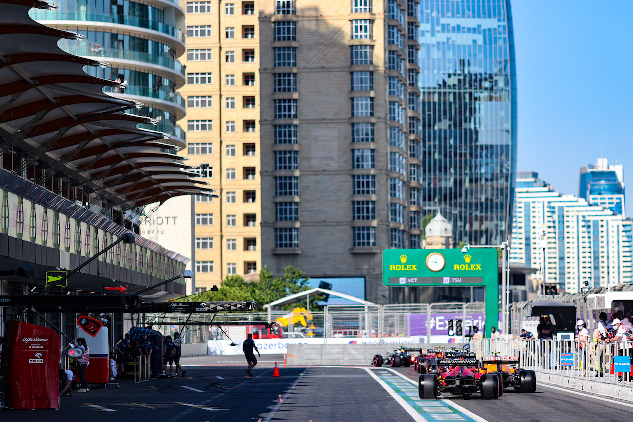 GP AZERBAIJAN, Charles Leclerc (MON) Ferrari SF-21 at the end of a queue of cars leaving the pits.
05.06.2021. Formula 1 World Championship, Rd 6, Azerbaijan Grand Prix, Baku Street Circuit, Azerbaijan, Qualifiche Day.
- www.xpbimages.com, EMail: requests@xpbimages.com © Copyright: Charniaux / XPB Images