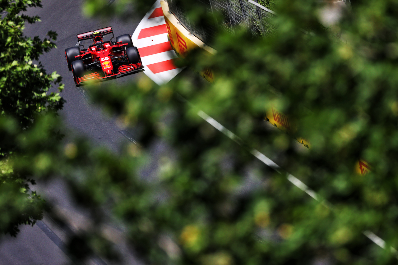 GP AZERBAIJAN, Carlos Sainz Jr (ESP) Ferrari SF-21.
04.06.2021. Formula 1 World Championship, Rd 6, Azerbaijan Grand Prix, Baku Street Circuit, Azerbaijan, Practice Day.
- www.xpbimages.com, EMail: requests@xpbimages.com © Copyright: Moy / XPB Images