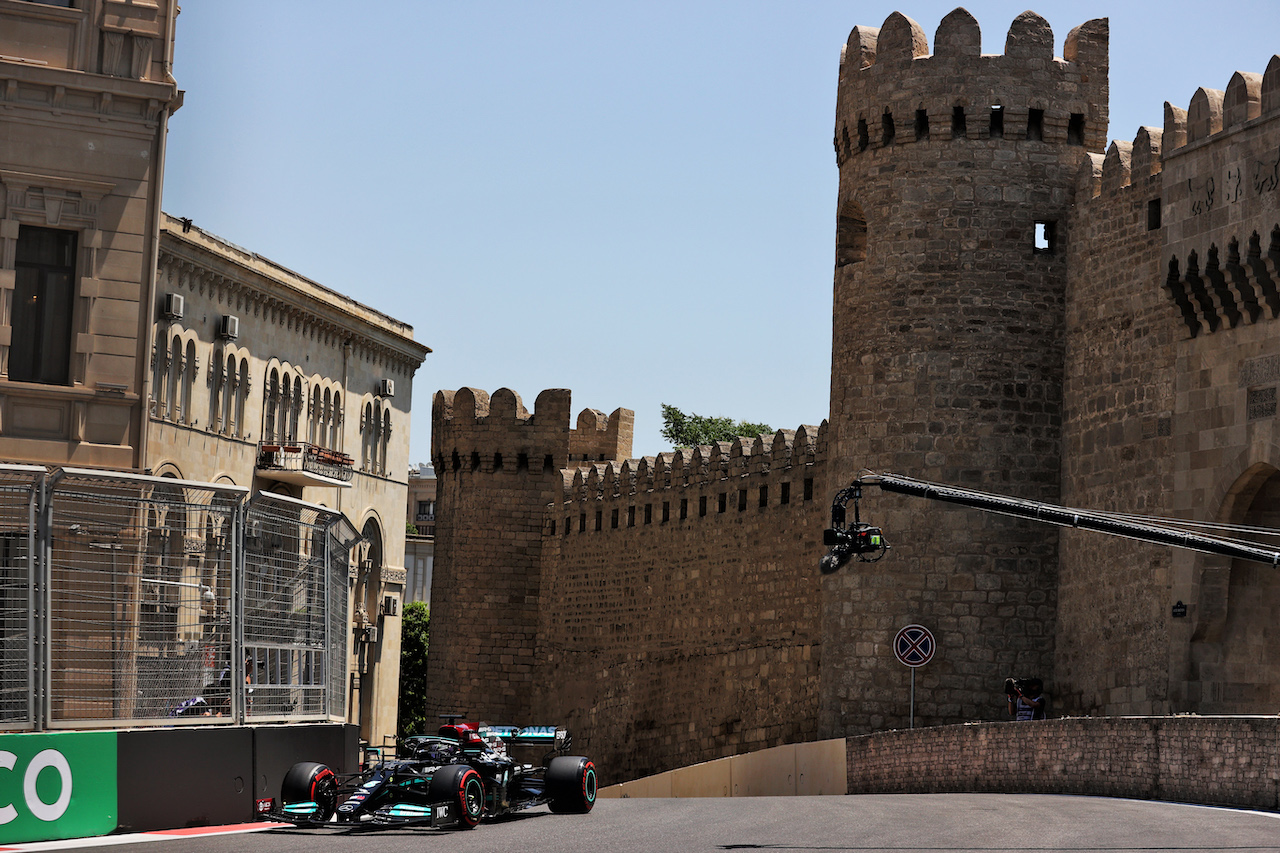 GP AZERBAIJAN, Lewis Hamilton (GBR) Mercedes AMG F1 W12.
04.06.2021. Formula 1 World Championship, Rd 6, Azerbaijan Grand Prix, Baku Street Circuit, Azerbaijan, Practice Day.
- www.xpbimages.com, EMail: requests@xpbimages.com © Copyright: Batchelor / XPB Images