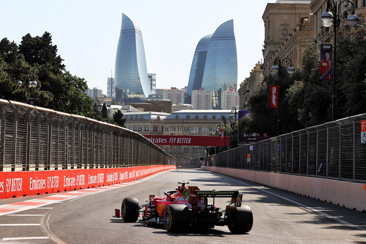 GP AZERBAIJAN, Carlos Sainz Jr (ESP) Ferrari SF-21.
04.06.2021. Formula 1 World Championship, Rd 6, Azerbaijan Grand Prix, Baku Street Circuit, Azerbaijan, Practice Day.
- www.xpbimages.com, EMail: requests@xpbimages.com © Copyright: Moy / XPB Images