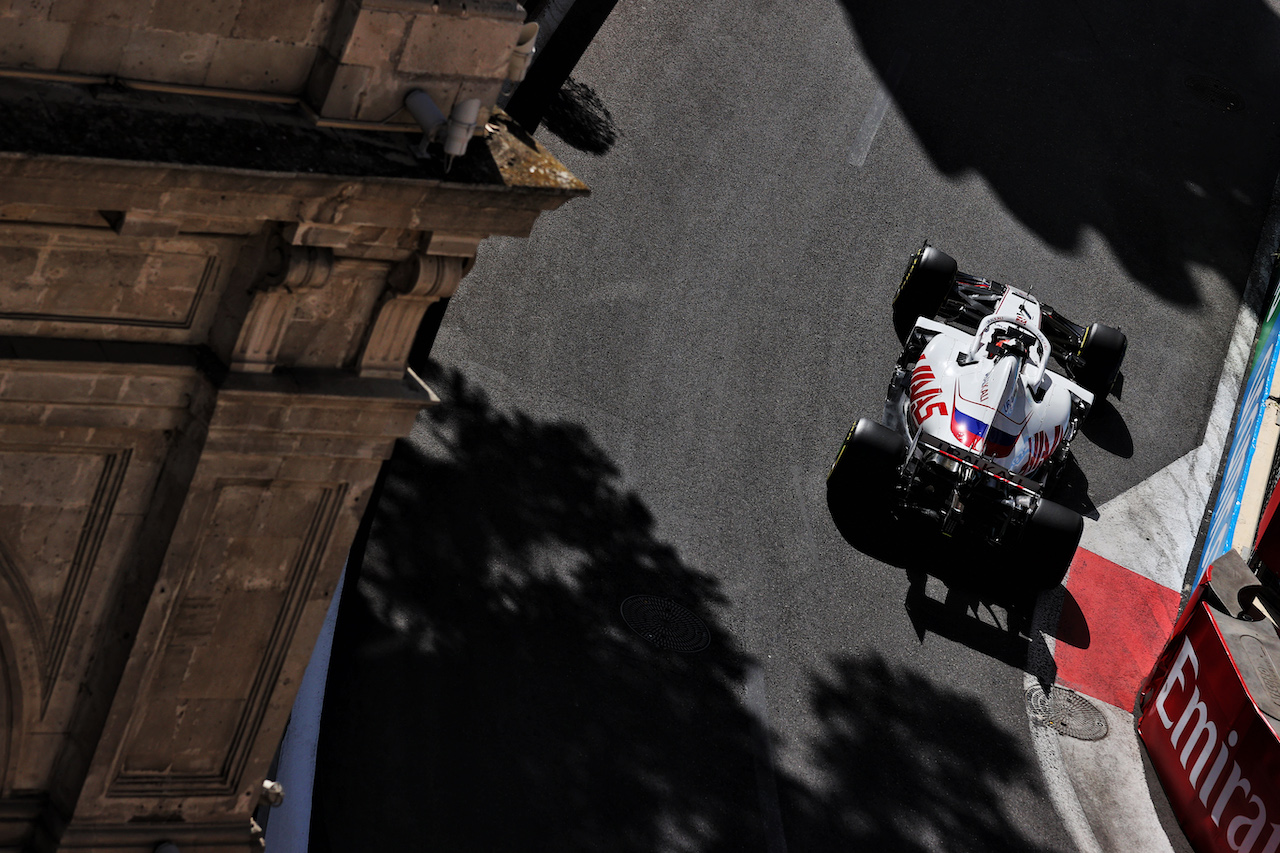 GP AZERBAIJAN, Nikita Mazepin (RUS) Haas F1 Team VF-21.
04.06.2021. Formula 1 World Championship, Rd 6, Azerbaijan Grand Prix, Baku Street Circuit, Azerbaijan, Practice Day.
- www.xpbimages.com, EMail: requests@xpbimages.com © Copyright: Batchelor / XPB Images