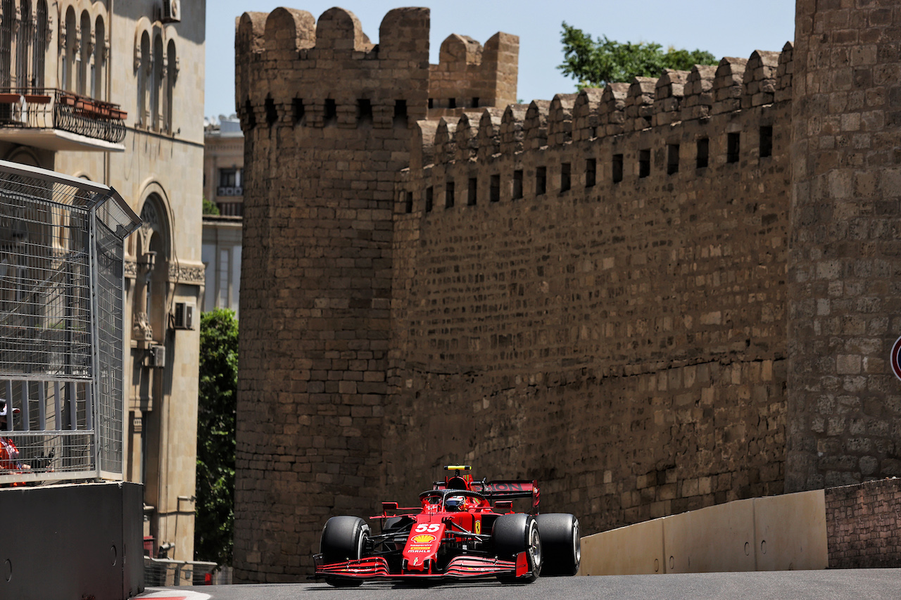 GP AZERBAIJAN, Carlos Sainz Jr (ESP) Ferrari SF-21,
04.06.2021. Formula 1 World Championship, Rd 6, Azerbaijan Grand Prix, Baku Street Circuit, Azerbaijan, Practice Day.
- www.xpbimages.com, EMail: requests@xpbimages.com © Copyright: Batchelor / XPB Images