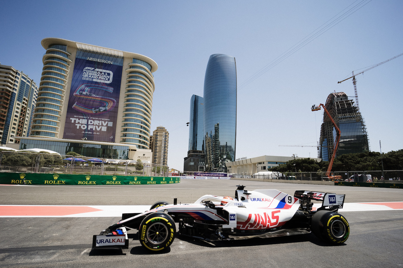 GP AZERBAIJAN, Nikita Mazepin (RUS) Haas F1 Team VF-21.
04.06.2021. Formula 1 World Championship, Rd 6, Azerbaijan Grand Prix, Baku Street Circuit, Azerbaijan, Practice Day.
- www.xpbimages.com, EMail: requests@xpbimages.com © Copyright: Bearne / XPB Images