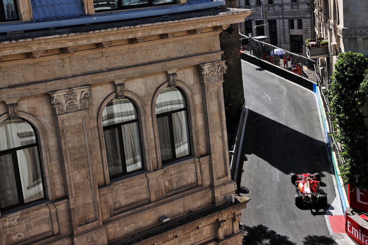 GP AZERBAIJAN, Carlos Sainz Jr (ESP) Ferrari SF-21.
04.06.2021. Formula 1 World Championship, Rd 6, Azerbaijan Grand Prix, Baku Street Circuit, Azerbaijan, Practice Day.
- www.xpbimages.com, EMail: requests@xpbimages.com © Copyright: Batchelor / XPB Images