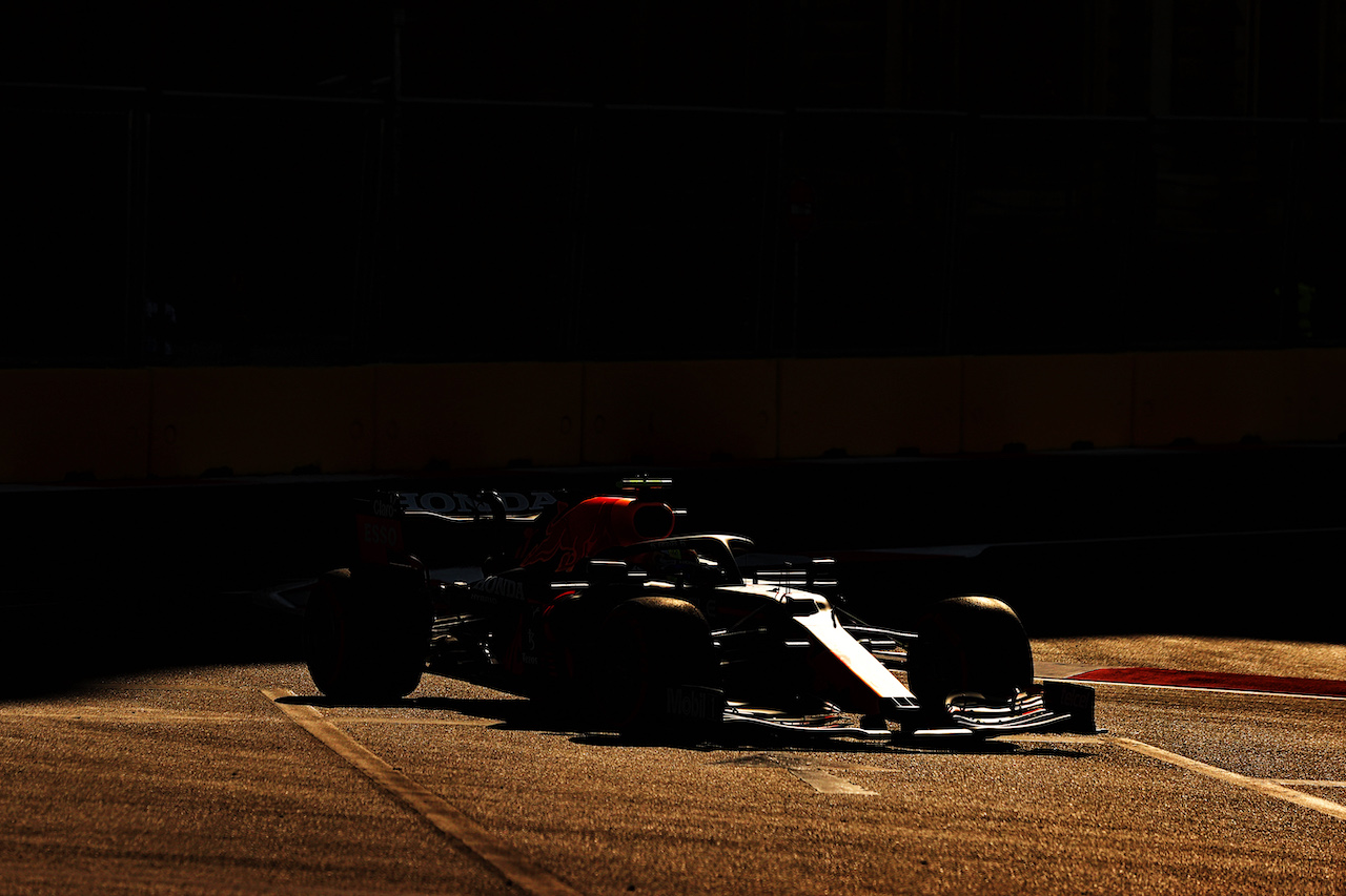 GP AZERBAIJAN, Sergio Perez (MEX) Red Bull Racing RB16B.
04.06.2021. Formula 1 World Championship, Rd 6, Azerbaijan Grand Prix, Baku Street Circuit, Azerbaijan, Practice Day.
- www.xpbimages.com, EMail: requests@xpbimages.com © Copyright: Moy / XPB Images