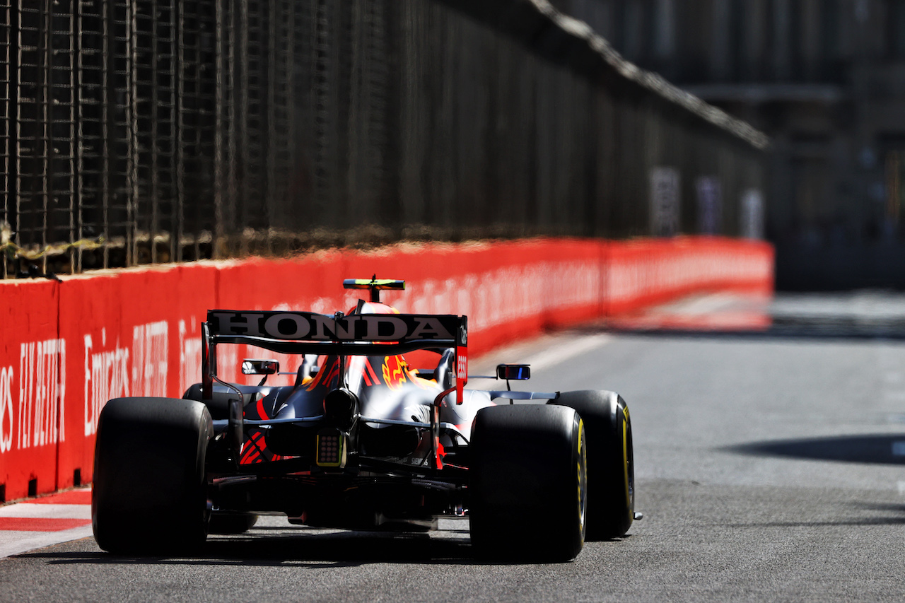 GP AZERBAIJAN, Sergio Perez (MEX) Red Bull Racing RB16B.
04.06.2021. Formula 1 World Championship, Rd 6, Azerbaijan Grand Prix, Baku Street Circuit, Azerbaijan, Practice Day.
- www.xpbimages.com, EMail: requests@xpbimages.com © Copyright: Moy / XPB Images