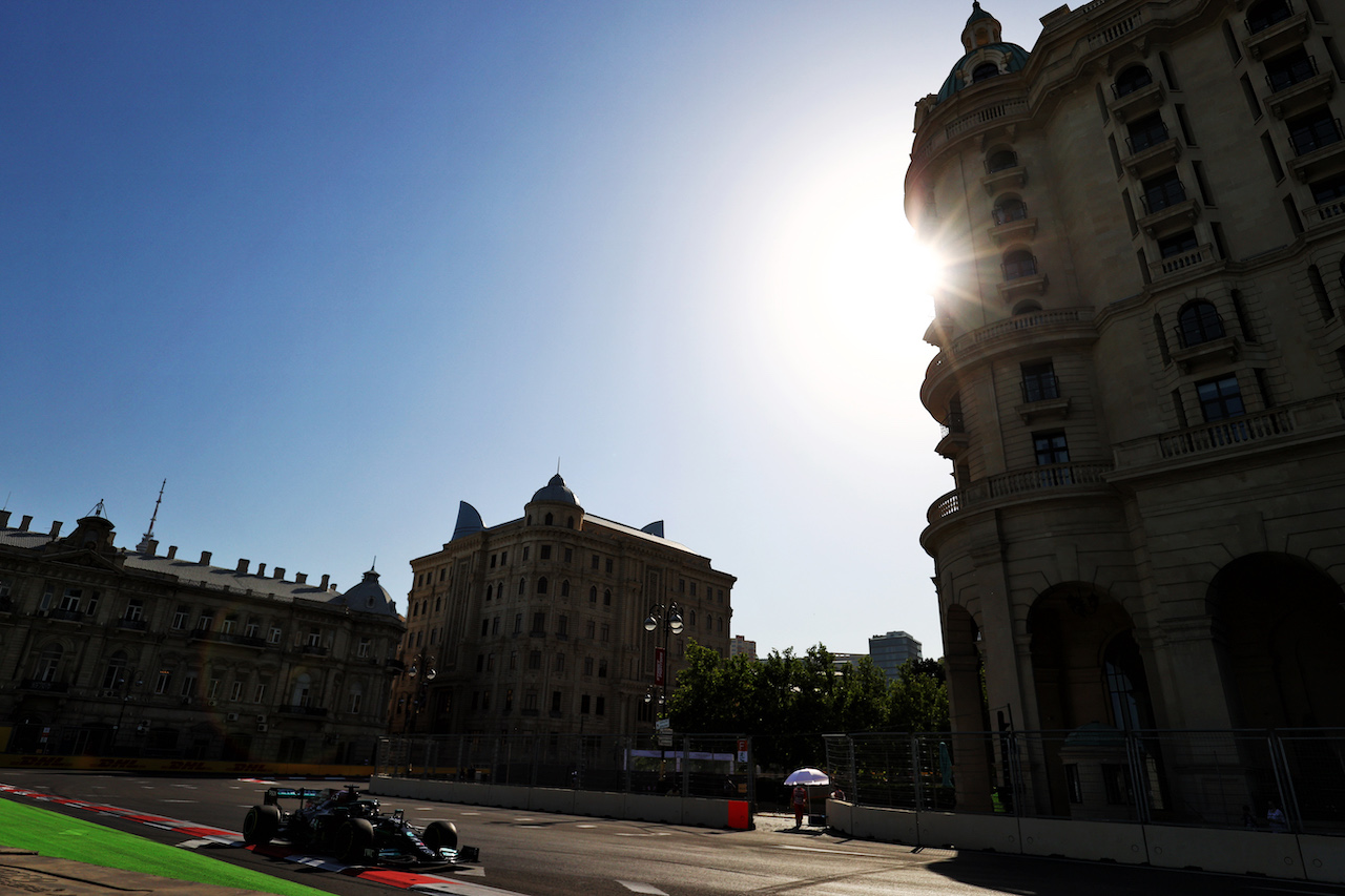 GP AZERBAIJAN, Lewis Hamilton (GBR) Mercedes AMG F1 W12.
04.06.2021. Formula 1 World Championship, Rd 6, Azerbaijan Grand Prix, Baku Street Circuit, Azerbaijan, Practice Day.
- www.xpbimages.com, EMail: requests@xpbimages.com © Copyright: Moy / XPB Images