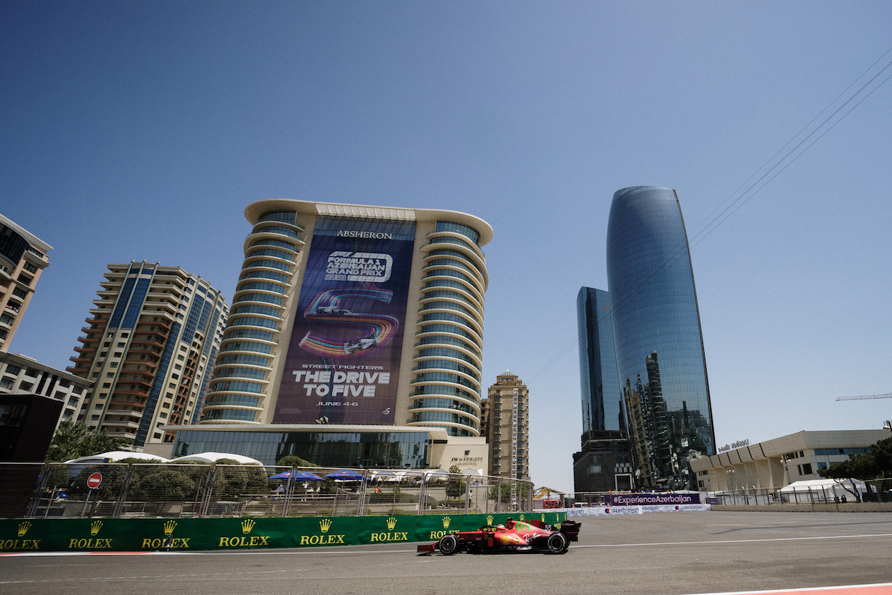 GP AZERBAIJAN, Carlos Sainz Jr (ESP) Ferrari SF-21.
04.06.2021. Formula 1 World Championship, Rd 6, Azerbaijan Grand Prix, Baku Street Circuit, Azerbaijan, Practice Day.
- www.xpbimages.com, EMail: requests@xpbimages.com © Copyright: Bearne / XPB Images