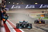 GP BAHRAIN, Gara winner Lewis Hamilton (GBR) Mercedes AMG F1 W12 takes the chequered flag at the end of the race ahead of second placed Max Verstappen (NLD) Red Bull Racing RB16B.
28.03.2021. Formula 1 World Championship, Rd 1, Bahrain Grand Prix, Sakhir, Bahrain, Gara Day.
- www.xpbimages.com, EMail: requests@xpbimages.com © Copyright: Moy / XPB Images