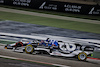 GP BAHRAIN, George Russell (GBR) Williams Racing FW43B e Yuki Tsunoda (JPN) AlphaTauri AT02 battle for position.
28.03.2021. Formula 1 World Championship, Rd 1, Bahrain Grand Prix, Sakhir, Bahrain, Gara Day.
- www.xpbimages.com, EMail: requests@xpbimages.com © Copyright: Batchelor / XPB Images