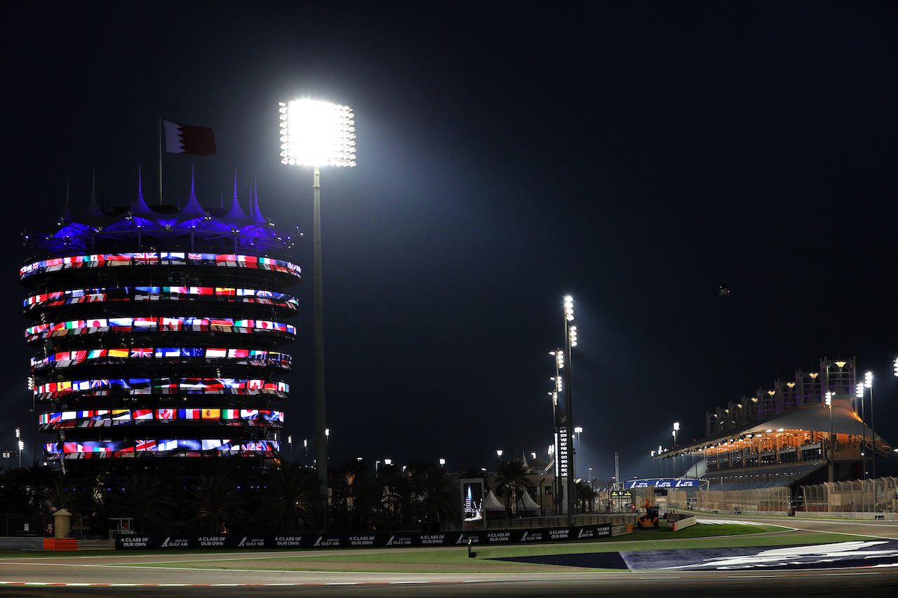 GP BAHRAIN, Circuit Atmosfera - illuminated building.
25.03.2021. Formula 1 World Championship, Rd 1, Bahrain Grand Prix, Sakhir, Bahrain, Preparation Day.
- www.xpbimages.com, EMail: requests@xpbimages.com © Copyright: Batchelor / XPB Images