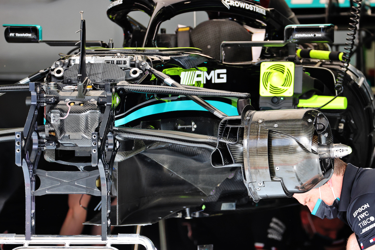 GP BAHRAIN, Mercedes AMG F1 W12 being prepared.
25.03.2021. Formula 1 World Championship, Rd 1, Bahrain Grand Prix, Sakhir, Bahrain, Preparation Day.
- www.xpbimages.com, EMail: requests@xpbimages.com © Copyright: Batchelor / XPB Images