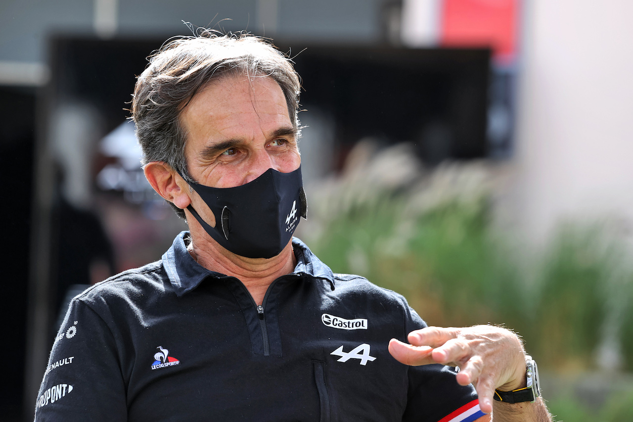 GP BAHRAIN, Davide Brivio (ITA) Alpine F1 Team Racing Director.
25.03.2021. Formula 1 World Championship, Rd 1, Bahrain Grand Prix, Sakhir, Bahrain, Preparation Day.
- www.xpbimages.com, EMail: requests@xpbimages.com © Copyright: Moy / XPB Images