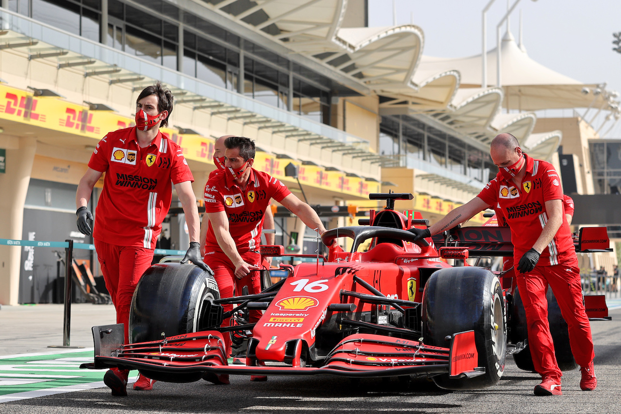 GP BAHRAIN, Ferrari SF-21 pushed down the pit lane.
25.03.2021. Formula 1 World Championship, Rd 1, Bahrain Grand Prix, Sakhir, Bahrain, Preparation Day.
- www.xpbimages.com, EMail: requests@xpbimages.com © Copyright: Moy / XPB Images