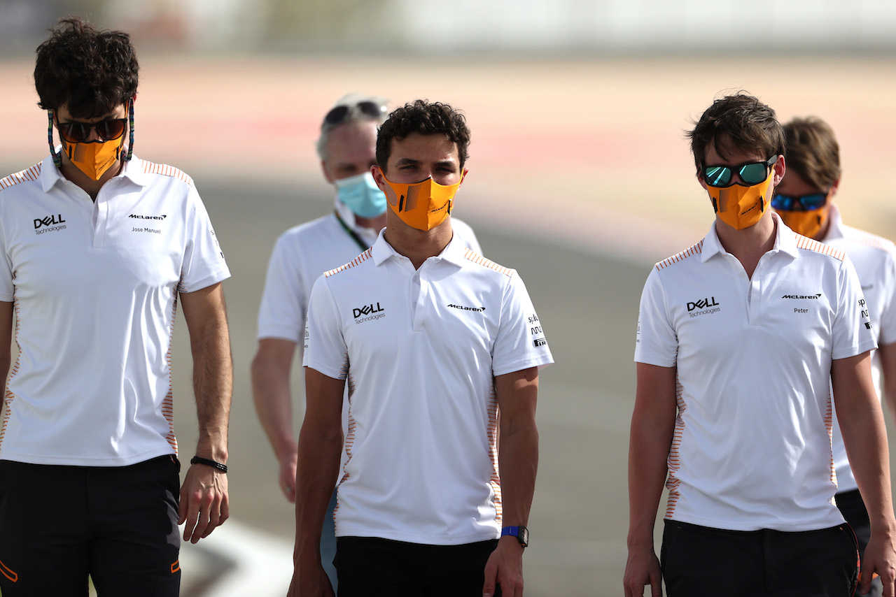GP BAHRAIN, Lando Norris (GBR), McLaren F1 Team 25.03.2021. Formula 1 World Championship, Rd 1, Bahrain Grand Prix, Sakhir, Bahrain, Preparation Day.- www.xpbimages.com, EMail: requests@xpbimages.com ¬© Copyright: Charniaux / XPB Images