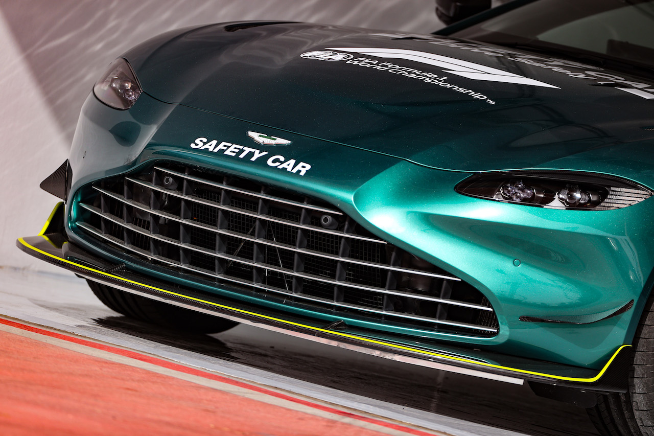 GP BAHRAIN, Aston Martin safety car e medical car25.03.2021. Formula 1 World Championship, Rd 1, Bahrain Grand Prix, Sakhir, Bahrain, Preparation Day.- www.xpbimages.com, EMail: requests@xpbimages.com ¬© Copyright: Charniaux / XPB Images