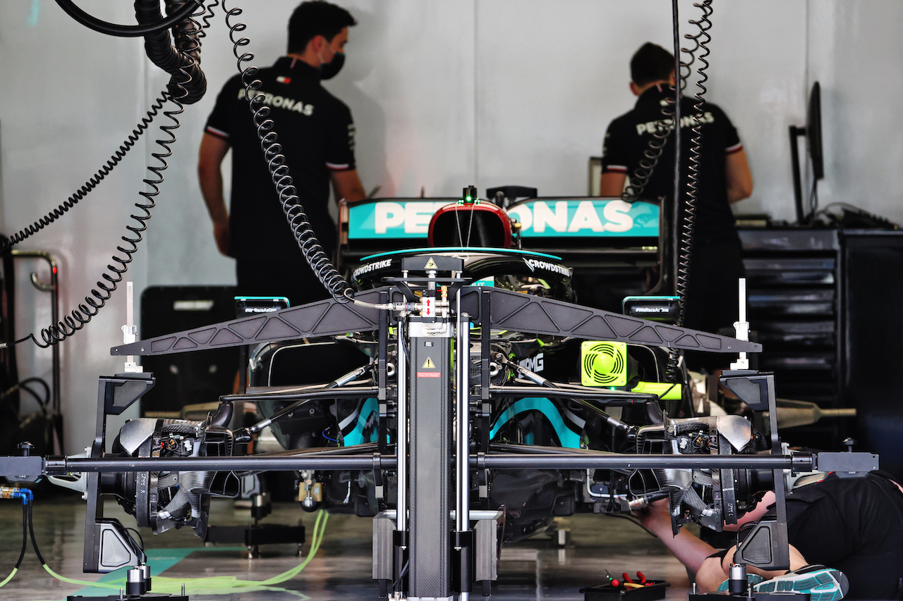 GP BAHRAIN, Mercedes AMG F1 W12 being prepared.
25.03.2021. Formula 1 World Championship, Rd 1, Bahrain Grand Prix, Sakhir, Bahrain, Preparation Day.
- www.xpbimages.com, EMail: requests@xpbimages.com © Copyright: Batchelor / XPB Images