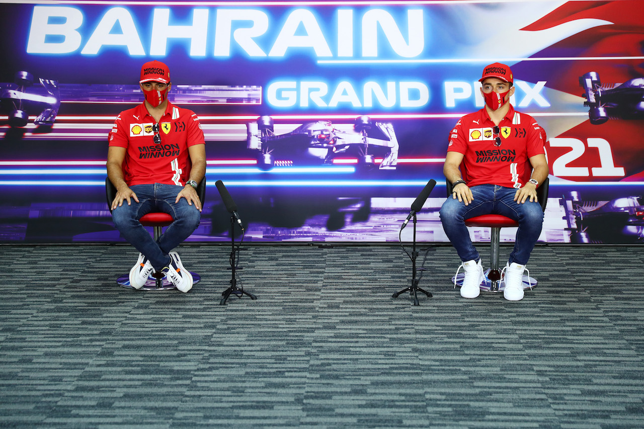 GP BAHRAIN, (L to R): Carlos Sainz Jr (ESP) Ferrari e Charles Leclerc (MON) Ferrari in the FIA Press Conference.
25.03.2021. Formula 1 World Championship, Rd 1, Bahrain Grand Prix, Sakhir, Bahrain, Preparation Day.
- www.xpbimages.com, EMail: requests@xpbimages.com © Copyright: FIA Pool Image for Editorial Use Only