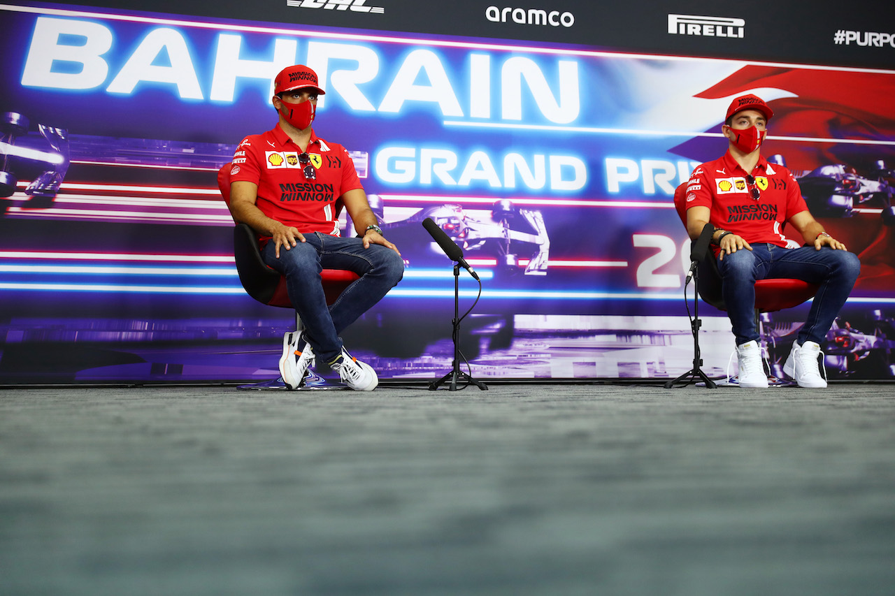 GP BAHRAIN, (L to R): Carlos Sainz Jr (ESP) Ferrari e Charles Leclerc (MON) Ferrari in the FIA Press Conference.
25.03.2021. Formula 1 World Championship, Rd 1, Bahrain Grand Prix, Sakhir, Bahrain, Preparation Day.
- www.xpbimages.com, EMail: requests@xpbimages.com © Copyright: FIA Pool Image for Editorial Use Only