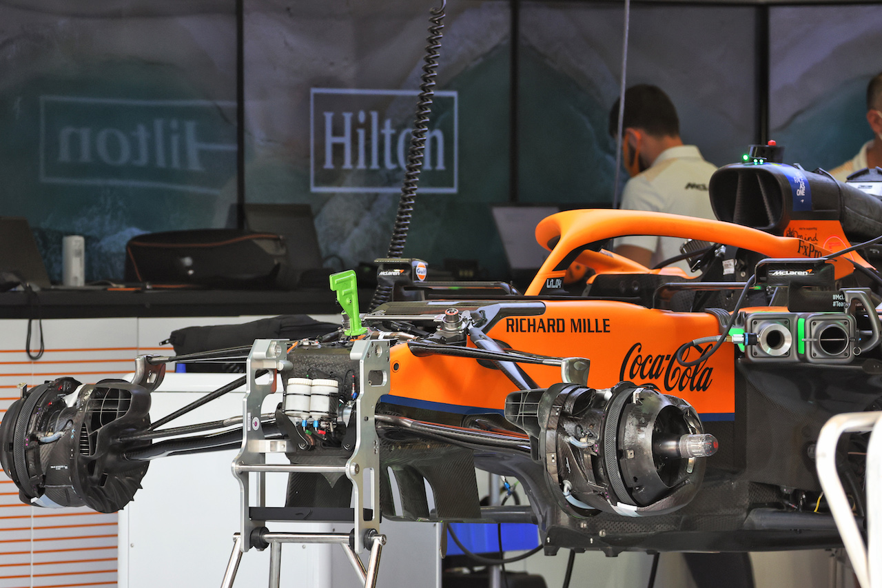 GP BAHRAIN, McLaren MCL35M being prepared.
25.03.2021. Formula 1 World Championship, Rd 1, Bahrain Grand Prix, Sakhir, Bahrain, Preparation Day.
- www.xpbimages.com, EMail: requests@xpbimages.com © Copyright: Batchelor / XPB Images