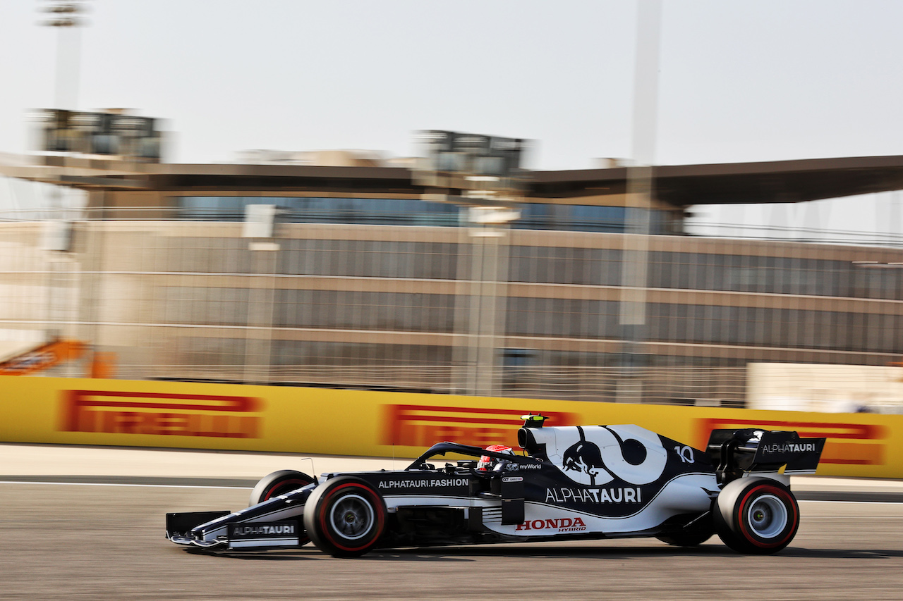 GP BAHRAIN, Pierre Gasly (FRA) AlphaTauri AT02.
27.03.2021. Formula 1 World Championship, Rd 1, Bahrain Grand Prix, Sakhir, Bahrain, Qualifiche Day.
- www.xpbimages.com, EMail: requests@xpbimages.com © Copyright: Batchelor / XPB Images