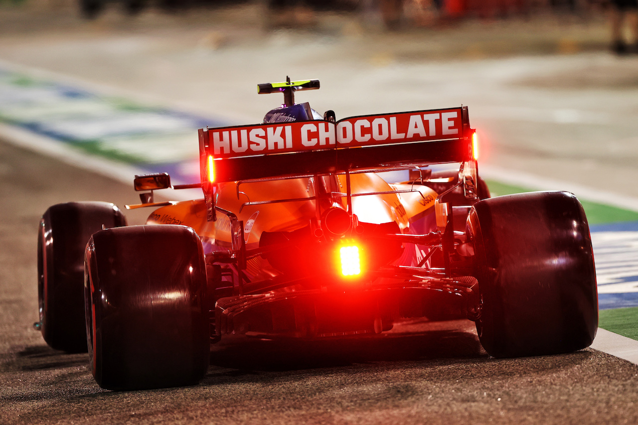 GP BAHRAIN, Lando Norris (GBR) McLaren MCL35M.
27.03.2021. Formula 1 World Championship, Rd 1, Bahrain Grand Prix, Sakhir, Bahrain, Qualifiche Day.
- www.xpbimages.com, EMail: requests@xpbimages.com © Copyright: Moy / XPB Images