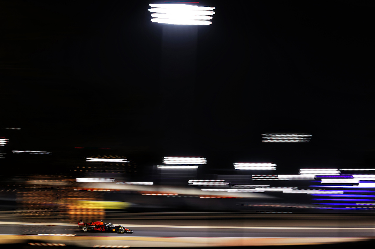 GP BAHRAIN, Sergio Perez (MEX) Red Bull Racing RB16B.
27.03.2021. Formula 1 World Championship, Rd 1, Bahrain Grand Prix, Sakhir, Bahrain, Qualifiche Day.
- www.xpbimages.com, EMail: requests@xpbimages.com © Copyright: Charniaux / XPB Images