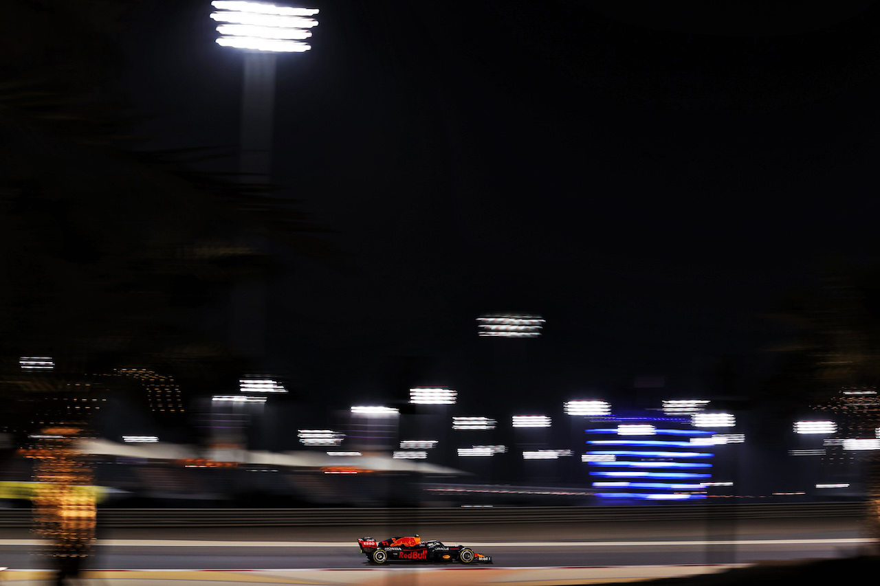 GP BAHRAIN, Sergio Perez (MEX) Red Bull Racing RB16B.
27.03.2021. Formula 1 World Championship, Rd 1, Bahrain Grand Prix, Sakhir, Bahrain, Qualifiche Day.
- www.xpbimages.com, EMail: requests@xpbimages.com © Copyright: Charniaux / XPB Images