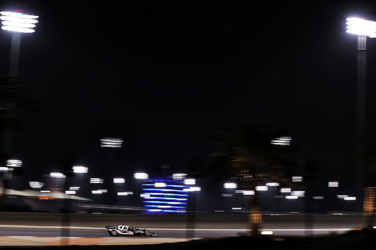 GP BAHRAIN, Pierre Gasly (FRA) AlphaTauri AT02.
27.03.2021. Formula 1 World Championship, Rd 1, Bahrain Grand Prix, Sakhir, Bahrain, Qualifiche Day.
- www.xpbimages.com, EMail: requests@xpbimages.com © Copyright: Charniaux / XPB Images