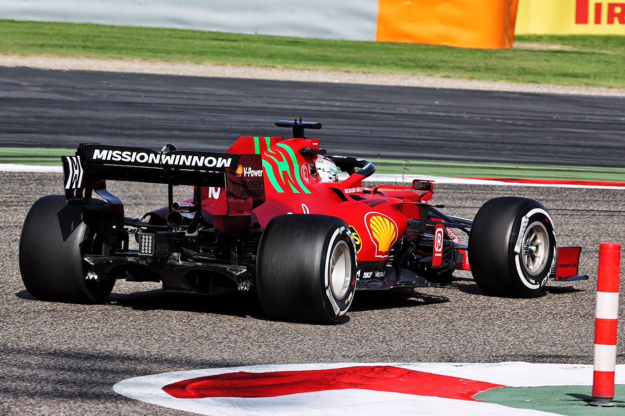 GP BAHRAIN, Charles Leclerc (MON) Ferrari SF-21.
27.03.2021. Formula 1 World Championship, Rd 1, Bahrain Grand Prix, Sakhir, Bahrain, Qualifiche Day.
- www.xpbimages.com, EMail: requests@xpbimages.com © Copyright: Batchelor / XPB Images