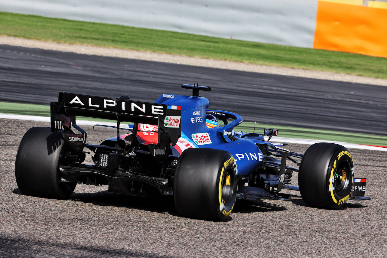 GP BAHRAIN, Fernando Alonso (ESP) Alpine F1 Team A521.
27.03.2021. Formula 1 World Championship, Rd 1, Bahrain Grand Prix, Sakhir, Bahrain, Qualifiche Day.
- www.xpbimages.com, EMail: requests@xpbimages.com © Copyright: Batchelor / XPB Images