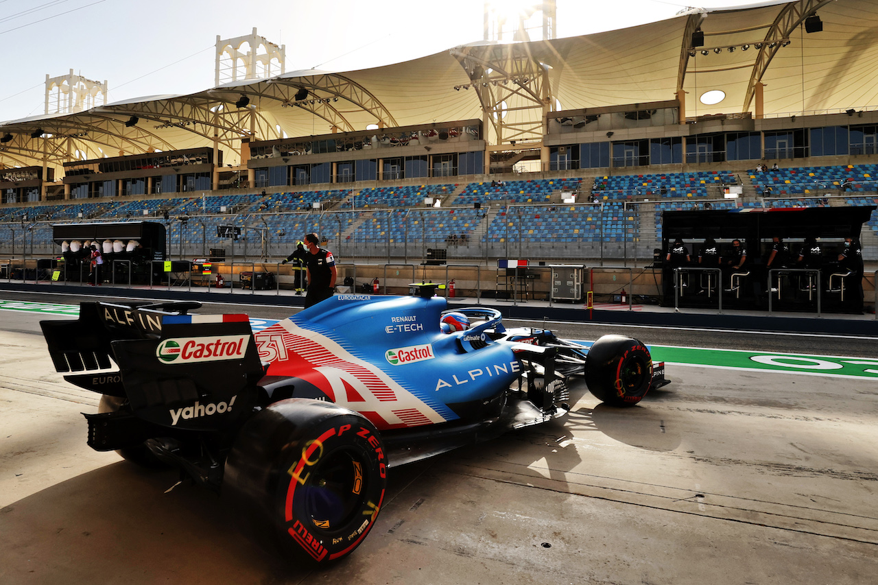 GP BAHRAIN, Esteban Ocon (FRA) Alpine F1 Team A521 leaves the pits.
27.03.2021. Formula 1 World Championship, Rd 1, Bahrain Grand Prix, Sakhir, Bahrain, Qualifiche Day.
- www.xpbimages.com, EMail: requests@xpbimages.com © Copyright: Moy / XPB Images