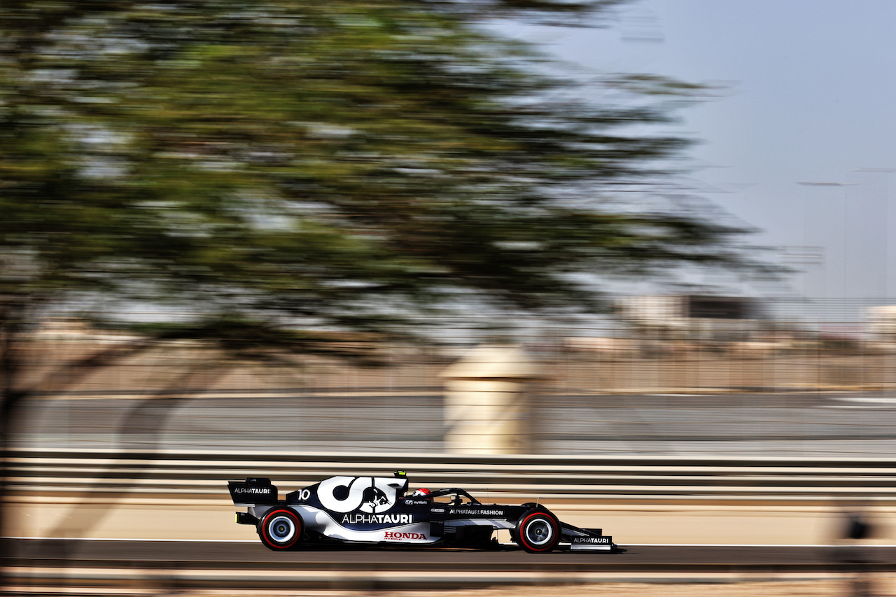 GP BAHRAIN, Pierre Gasly (FRA) AlphaTauri AT02.
27.03.2021. Formula 1 World Championship, Rd 1, Bahrain Grand Prix, Sakhir, Bahrain, Qualifiche Day.
- www.xpbimages.com, EMail: requests@xpbimages.com © Copyright: Charniaux / XPB Images