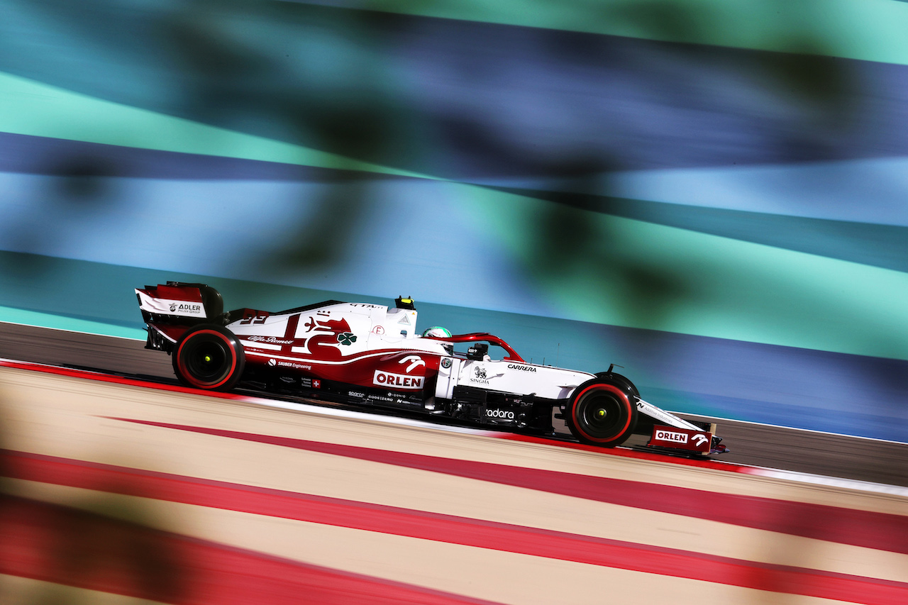 GP BAHRAIN, Antonio Giovinazzi (ITA) Alfa Romeo Racing C41.
27.03.2021. Formula 1 World Championship, Rd 1, Bahrain Grand Prix, Sakhir, Bahrain, Qualifiche Day.
- www.xpbimages.com, EMail: requests@xpbimages.com © Copyright: Charniaux / XPB Images